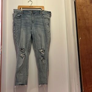American Eagle 20 skinny destructed jean